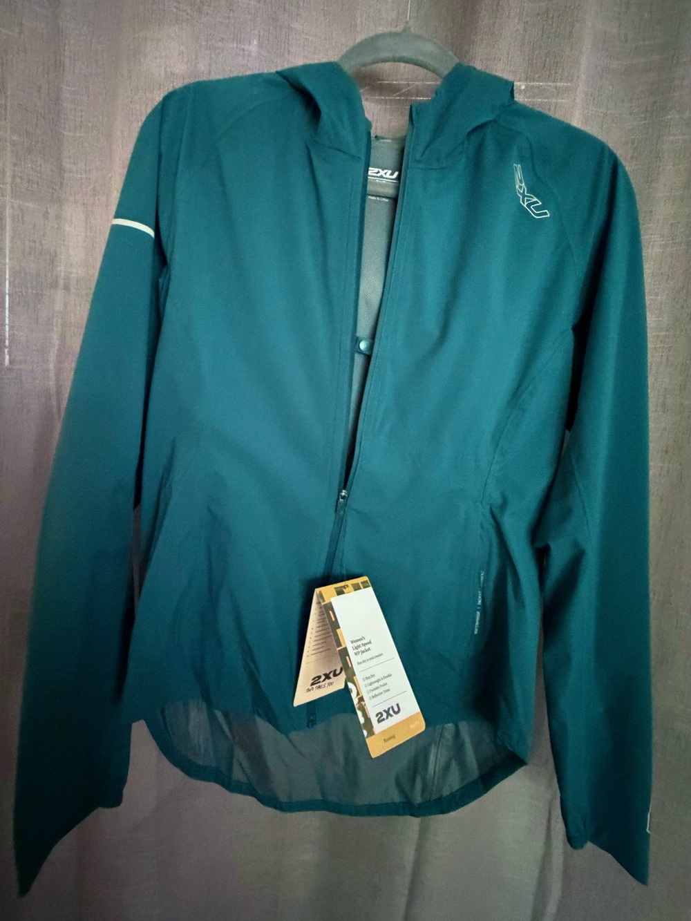 2XU Light Speed WP Jacket NWT Small